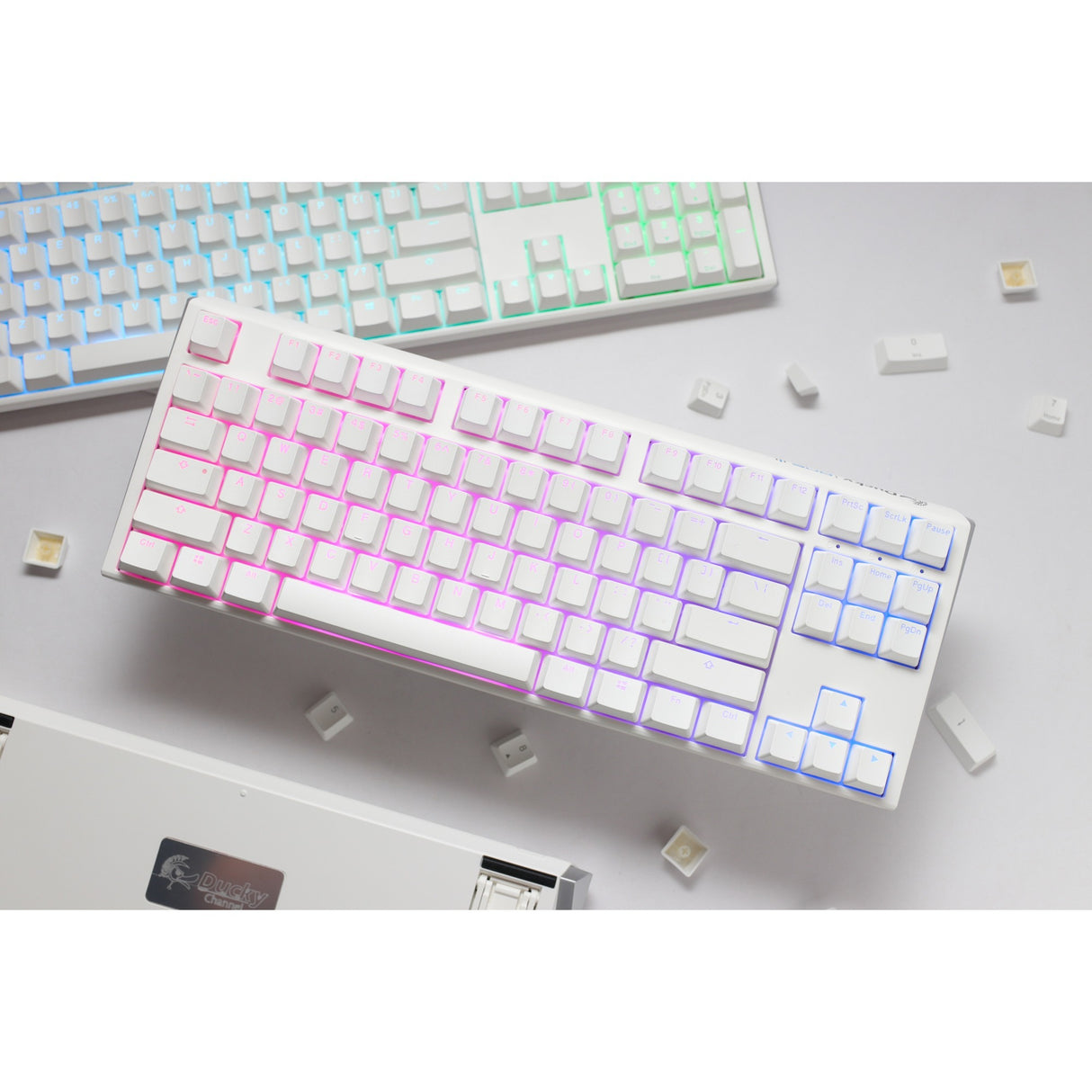 Ducky one 3 klassisk ren hvid tkl rgb mekanisk tastatur (hvid, us-layout (qwerty), cherry mx silent red, 80% (tkl), rgb lysdioder, double-shot pbt, hot-swappable, quack mekanik)
