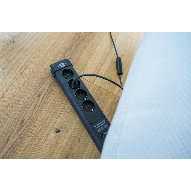 Brennerstuhl premium-line 60.000a strømskinne med overspændingsbeskyttelse 4-vejs sort 1,8m h05vv-f 3g1,5