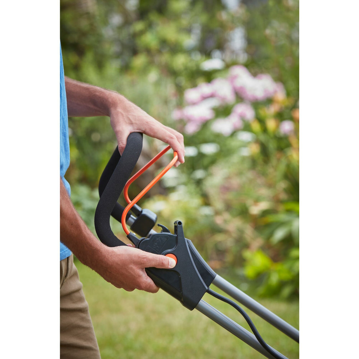 Black+decker bcmw3318l2-qw 2x 18v plæneklipper (orange sort, 2x 18v 2,5ah batteri og oplader inkluderet)