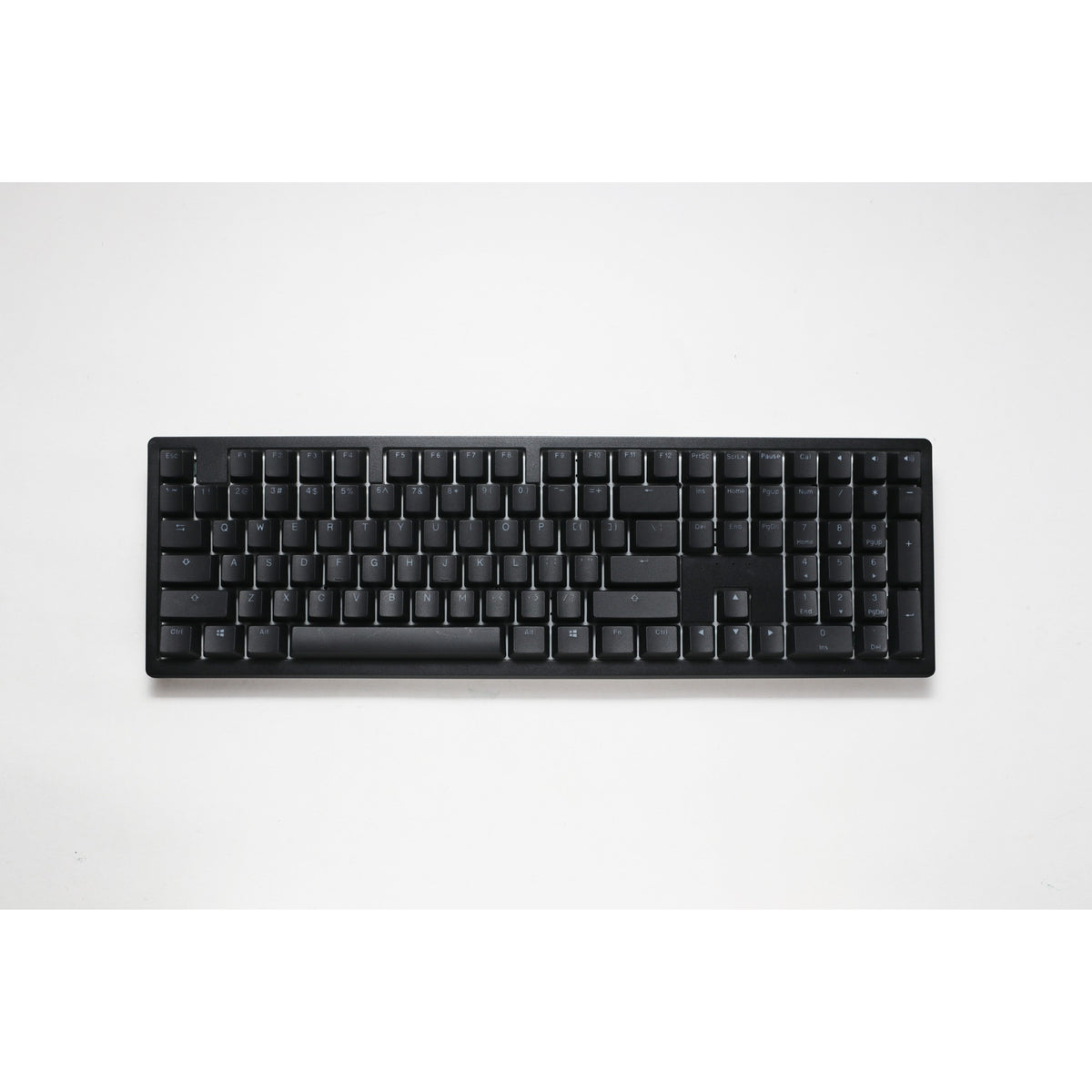 Ducky zero 6108 klassisk sort rgb mekanisk gaming-tastatur (sort, us-layout (qwerty), cherry mx2a blue, 100%, rgb-lysdioder, double-shot pbt, hot swap, 2,4ghz | bluetooth | usb-c)