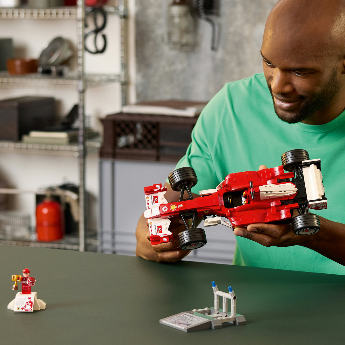 Lego-ikoner Ferrari F2004 og Michael Schumacher - 11375