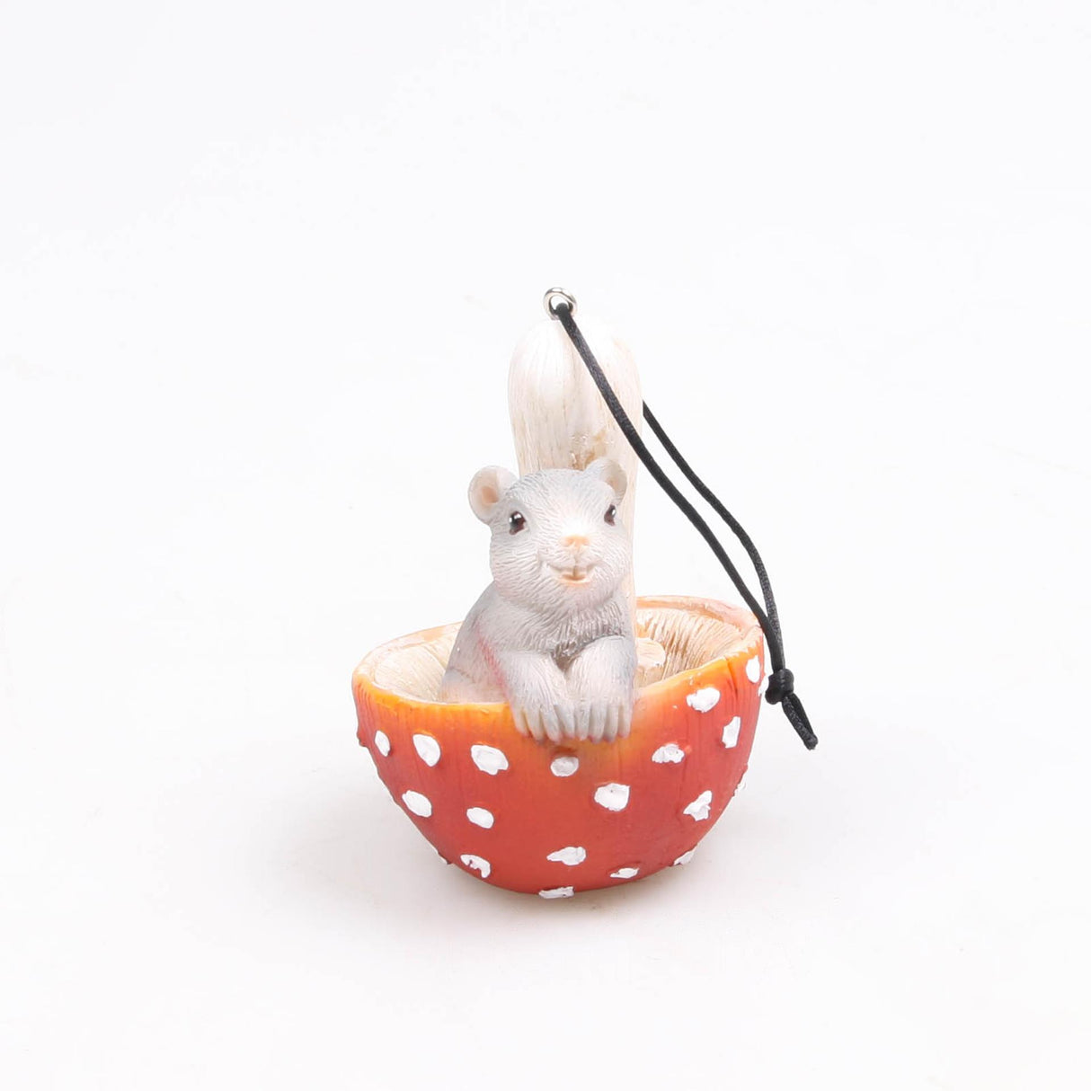 Season inspired decoration farmwood animals beeld muisje in paddenstoel 6x6x8cm