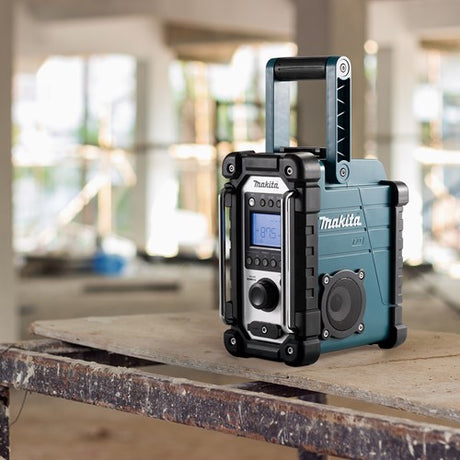 Makita dmr116 byggeradio | fm am | uden batterier | Virker på Makita LXT og G batterier - DMR116