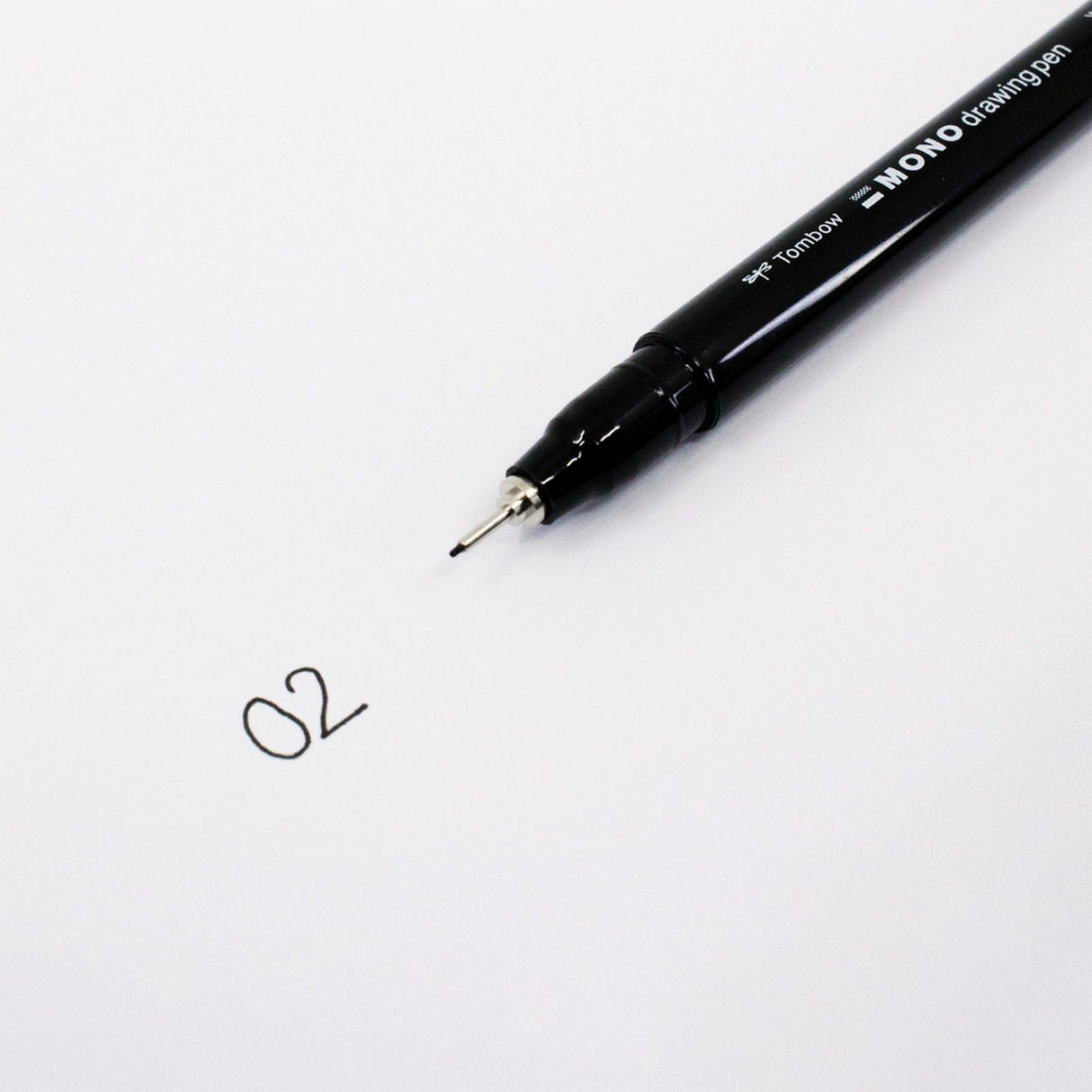 Tombow • fineliner mono tegnepen, stregbredde 02 (ca. 0,30 mm), sort